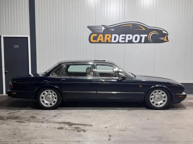 Daimler Super V8 view 4