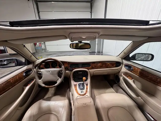 Daimler Super V8 view 10