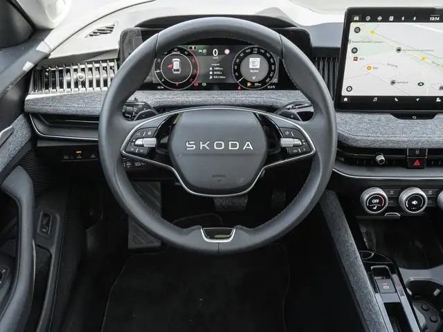 Skoda Superb view 12