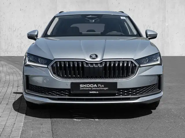 Skoda Superb view 3