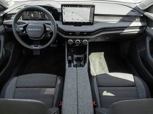 Skoda Superb view 11