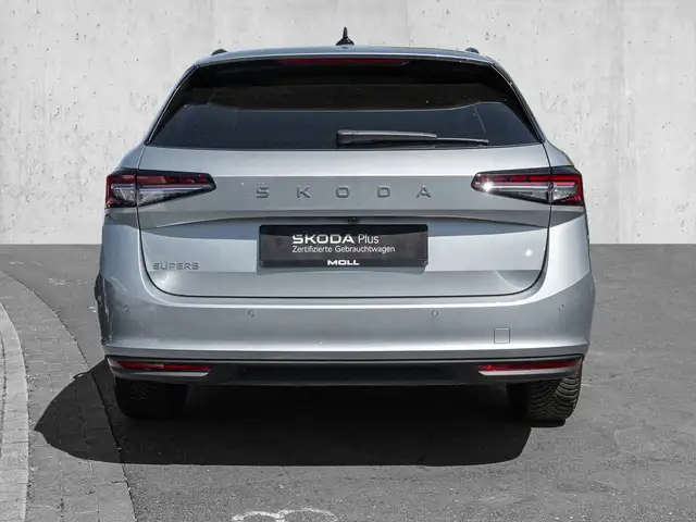Skoda Superb view 6
