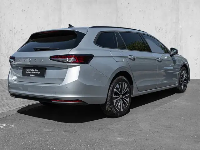 Skoda Superb view 4