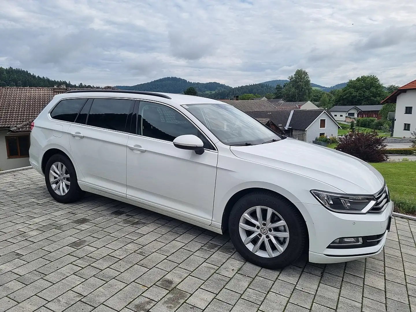 Volkswagen Passat Variant Comfortline 2,0 TDI SCR Sitzheizung, Zentralver... Weiß - 2