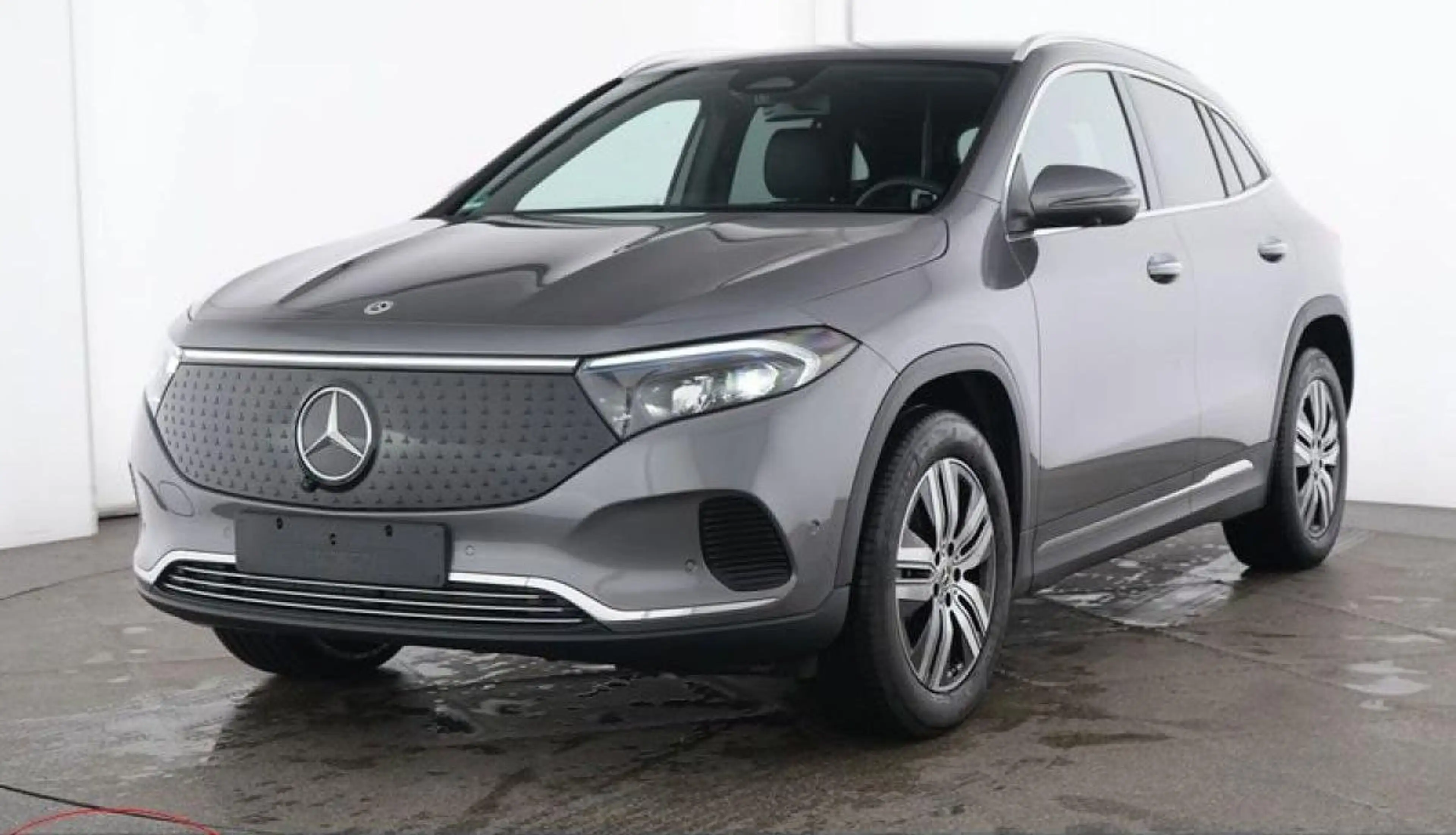 Mercedes-Benz EQA 300 EQA 300 66,5kWh 4Matic Aut.