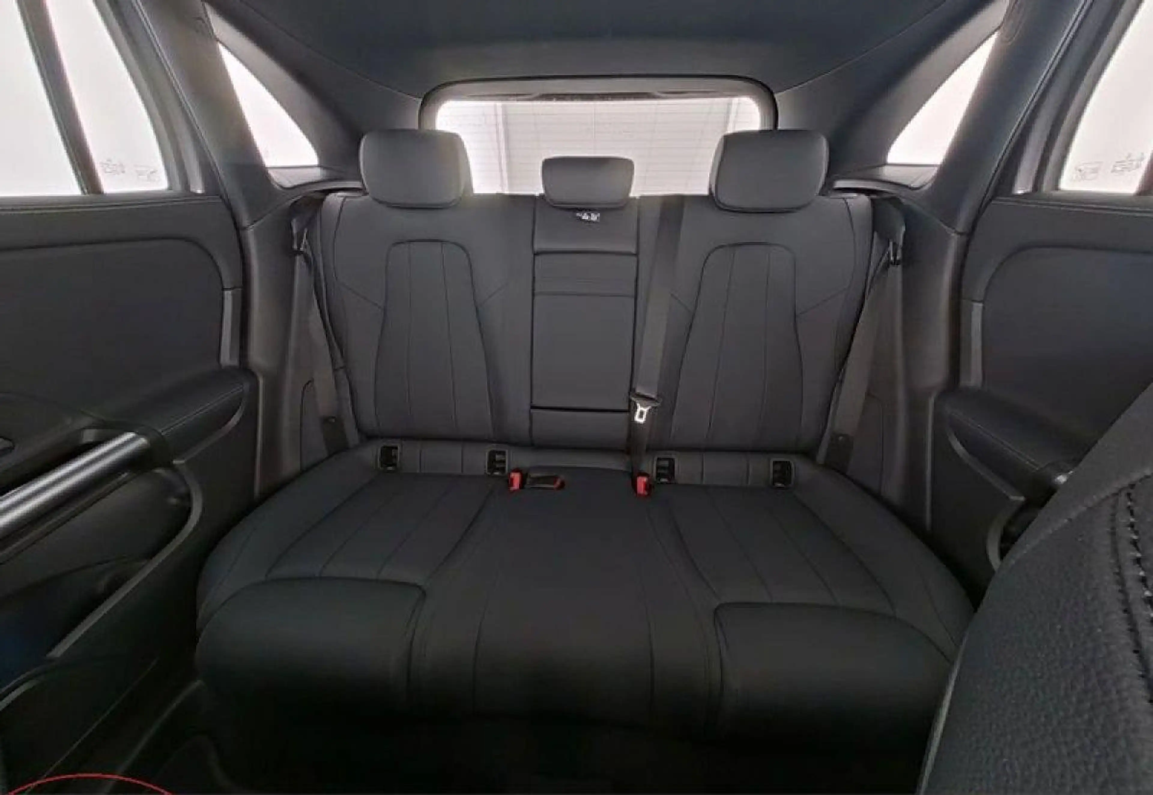Mercedes-Benz EQA 300 EQA 300 66,5kWh 4Matic Aut. — photo 9