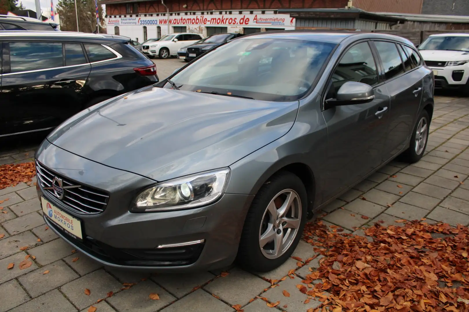 Volvo V60 D3 Linje Svart BiXenon Leder Navigation Tempomat P Grau - 1