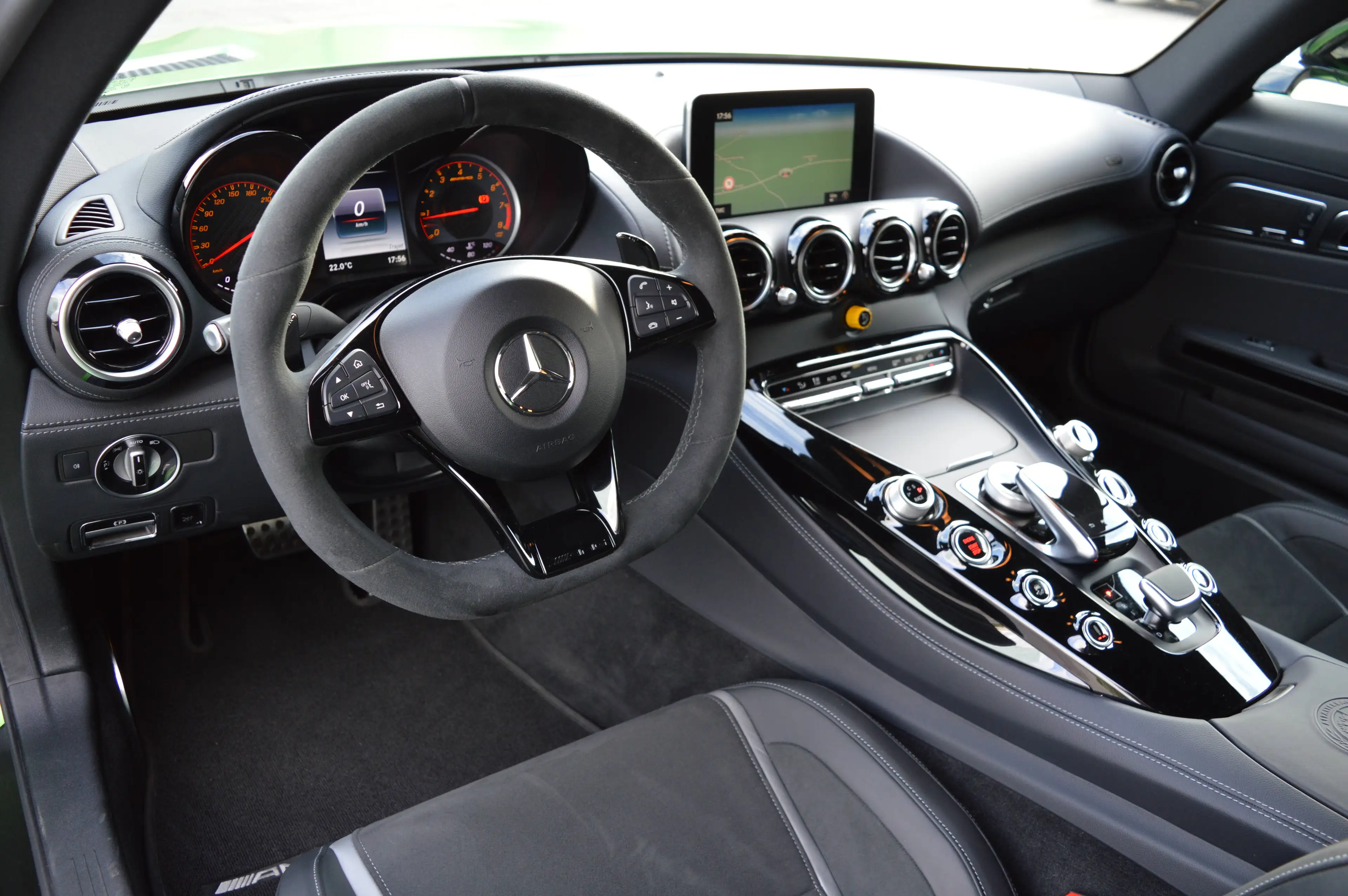 Mercedes-Benz AMG GT R 4.0 V8 BiTurbo - 6.000 km - Carbon roof - Ceramic brakes — photo 12