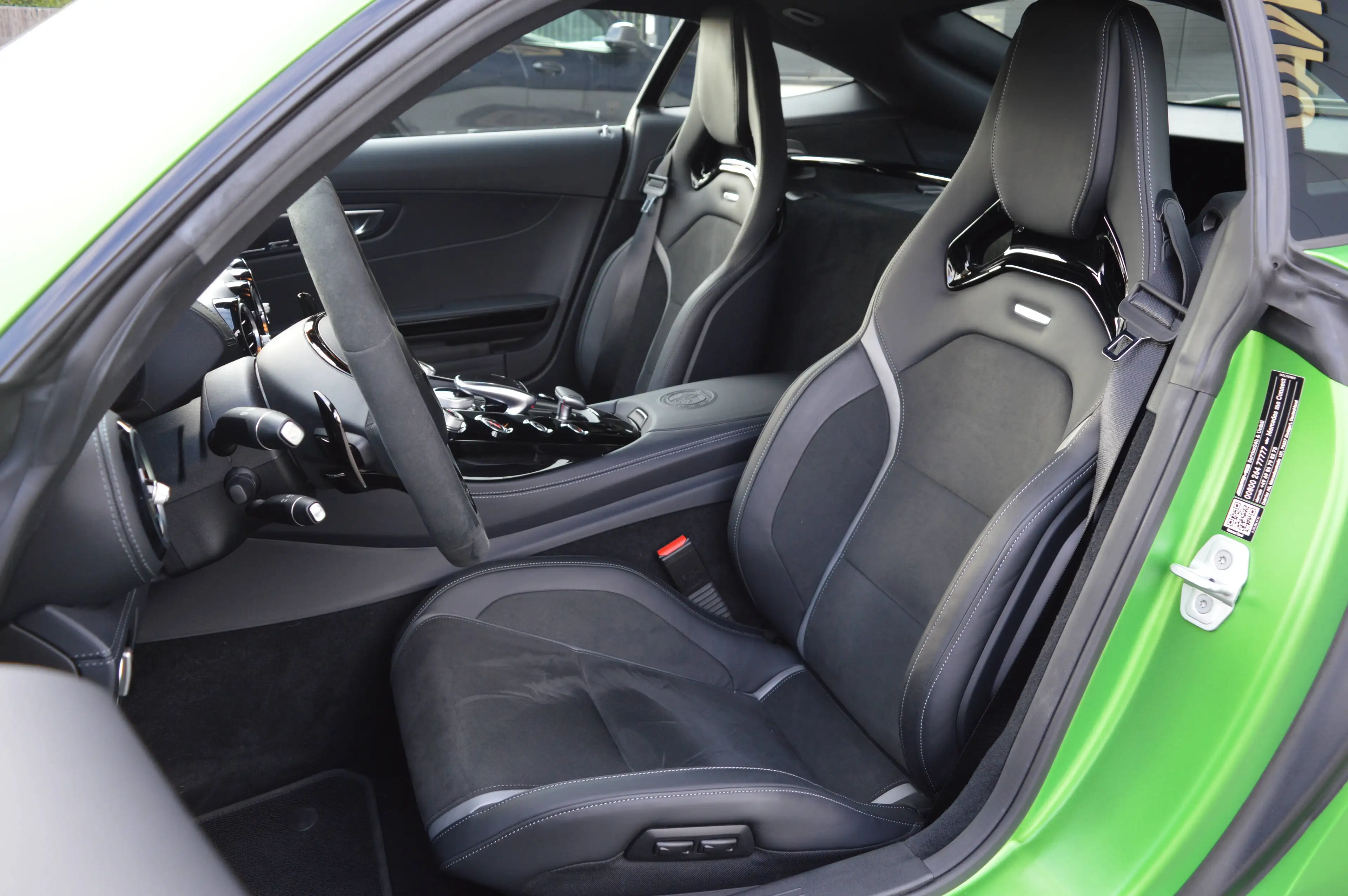 Mercedes-Benz AMG GT R 4.0 V8 BiTurbo - 6.000 km - Carbon roof - Ceramic brakes — photo 13