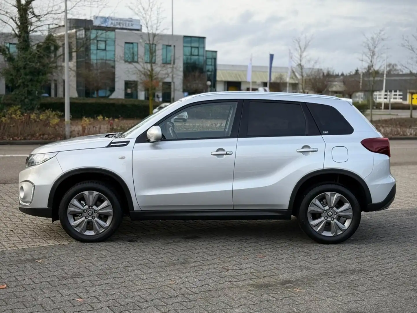 Suzuki Vitara 1.4 SELECT SMART HYBRID AUTOMAAT CAMERA NAVI 14.30 Silber - 2