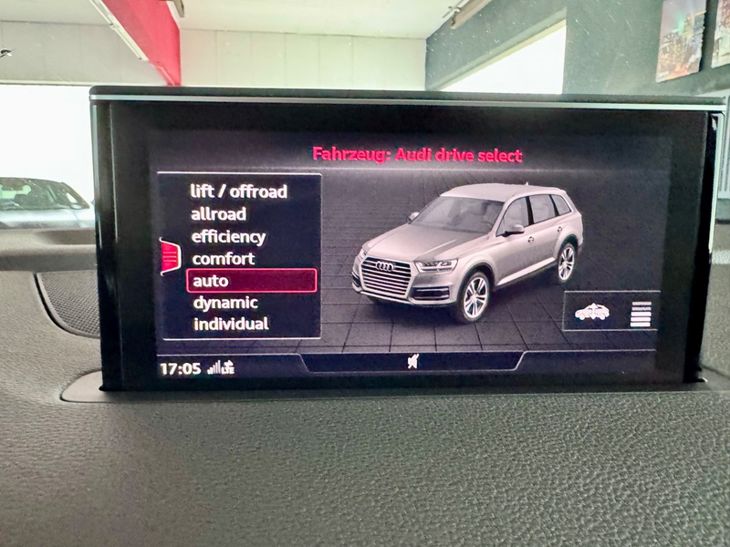 Audi Q7 3.0TDI 3x S Line Pano Virtual 7 Sitze Luft 21 — photo 14
