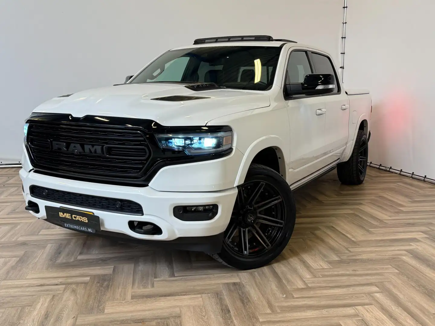 Dodge RAM 1500 5.7 V8 4x4 Crew Cab Limited , WEINIG KM , VOL Blanc - 2
