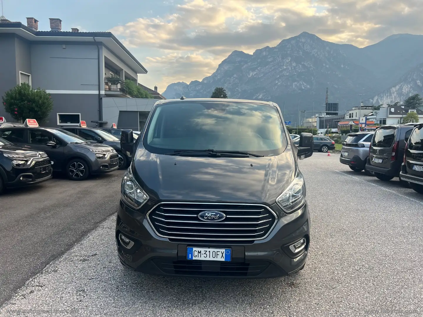 Ford Tourneo Custom Tou.Cust. 320 2.0 TDCi 130 aut. PC Tit. Gris - 2
