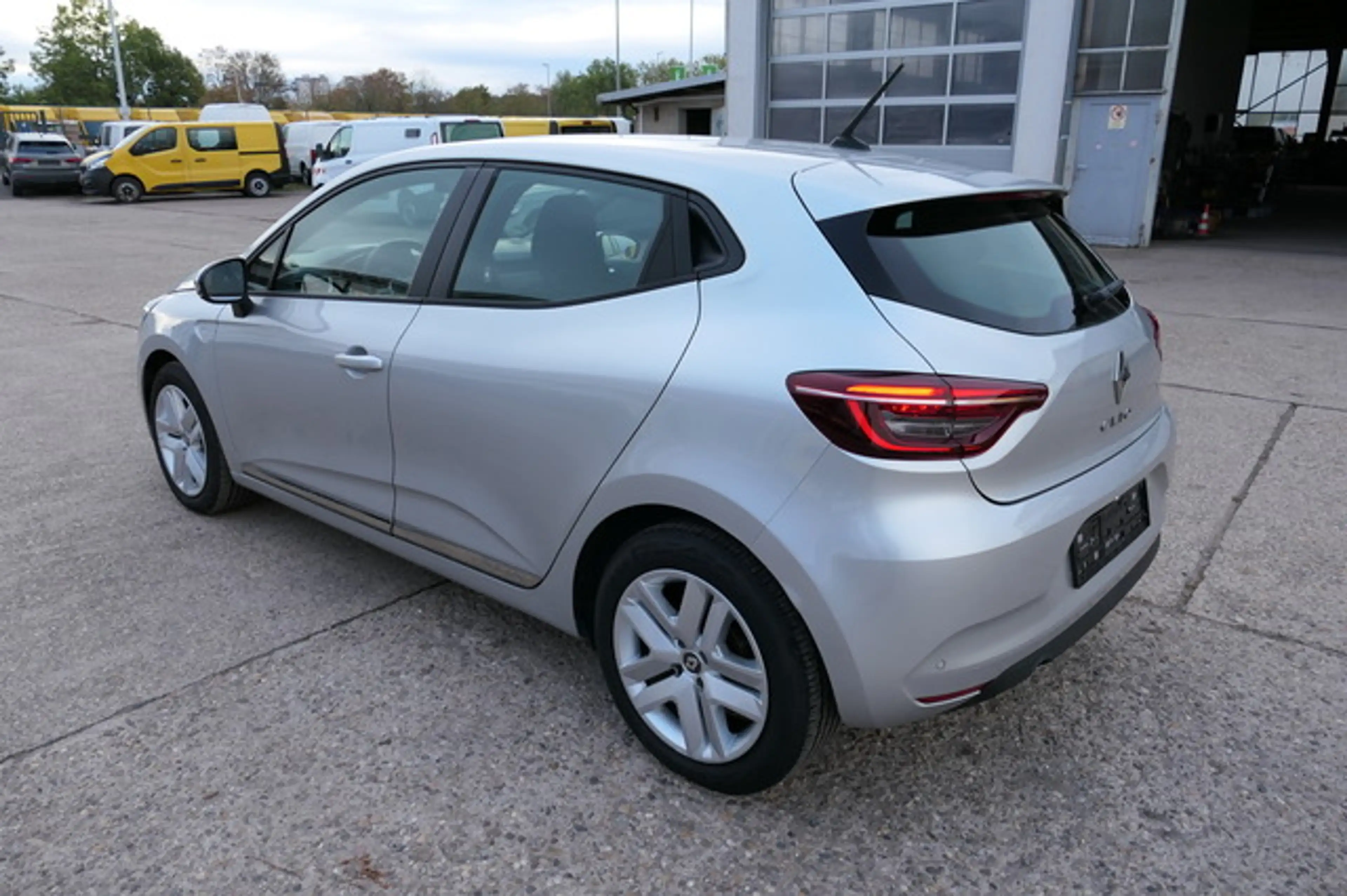 Renault Clio V Business Edition Klima Tempomat Sitzheizung — photo 4