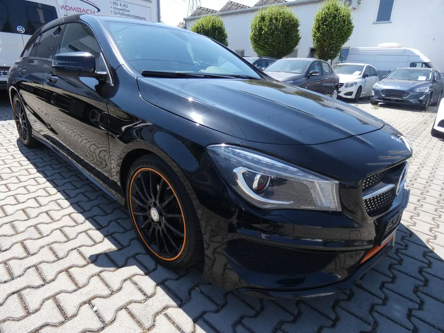 Mercedes-Benz CLA 180 180 CLA -Klasse Shooting Brake Orange Art Ed Černá - 1
