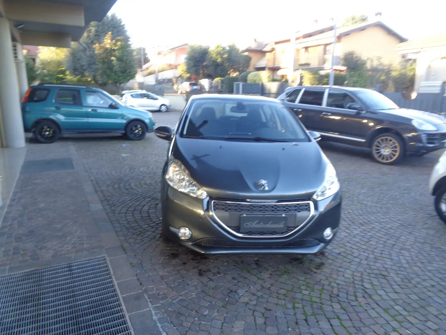Peugeot 208 208  5p 1.4 hdi  Allure OK NEO PATENTATI Grigio - 2
