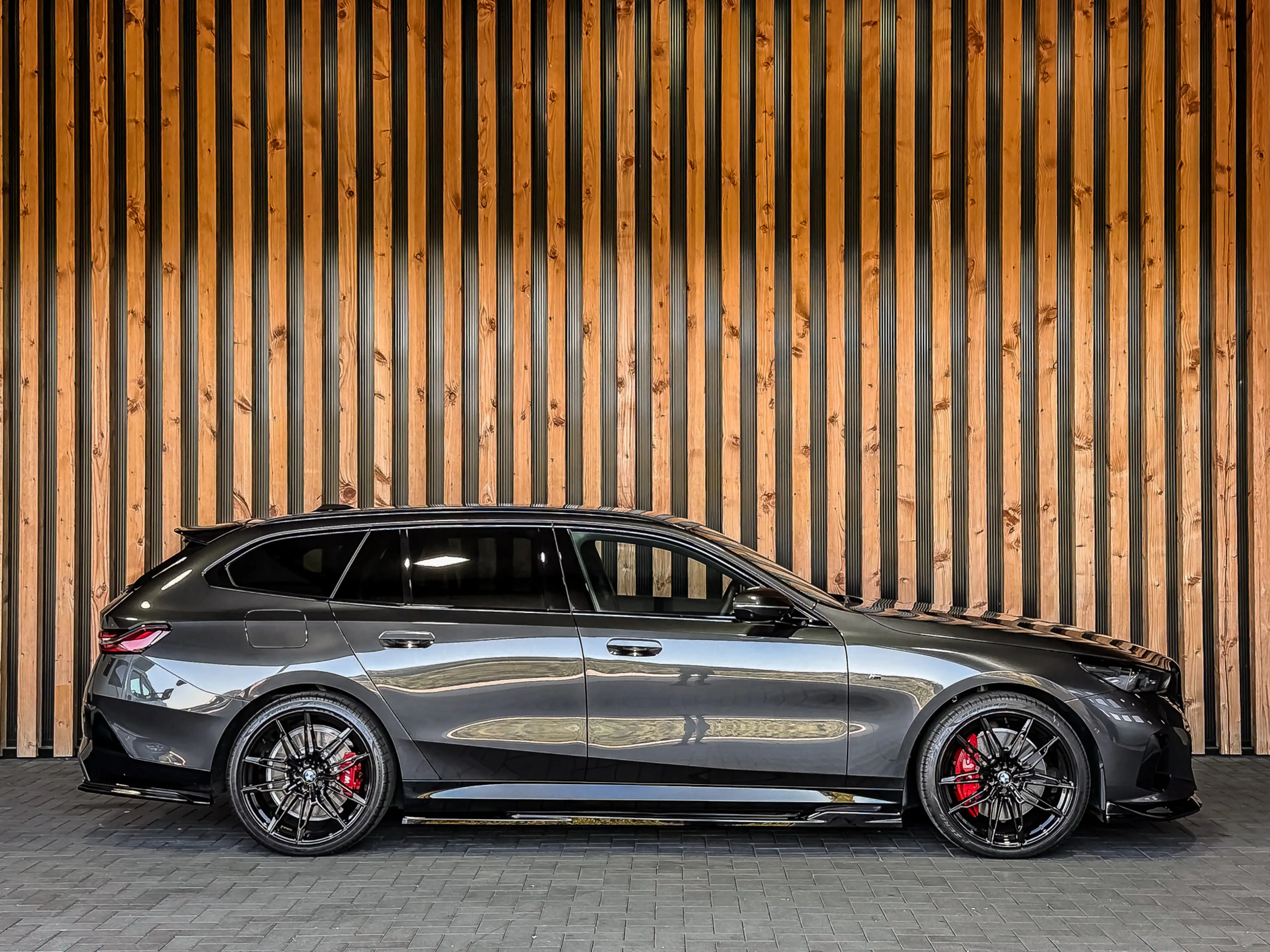 BMW 550 5-serie Touring 550e xDrive 490PK M-Sport | BOWERS — photo 4
