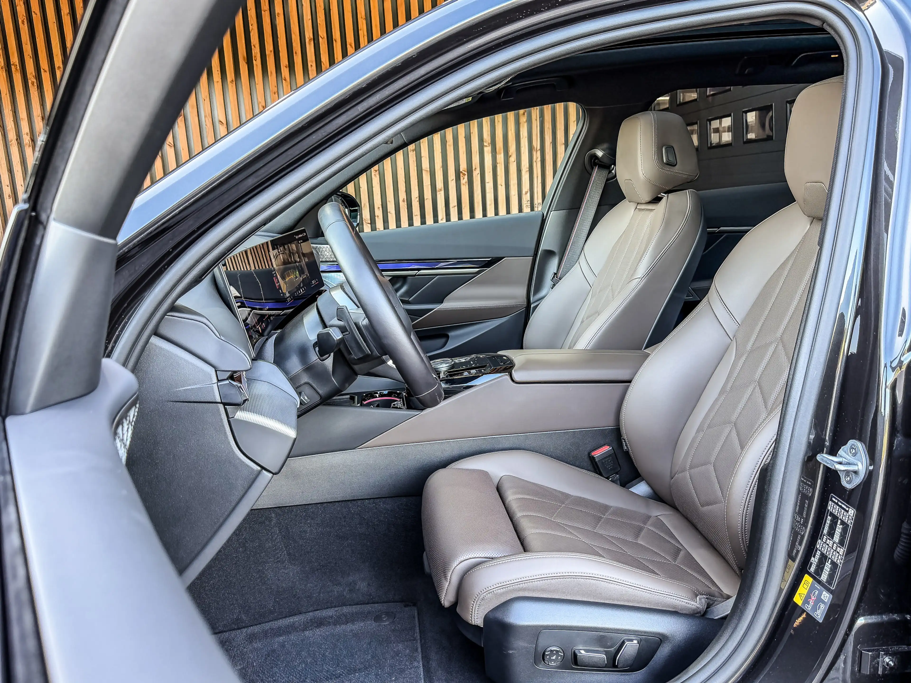 BMW 550 5-serie Touring 550e xDrive 490PK M-Sport | BOWERS — photo 15
