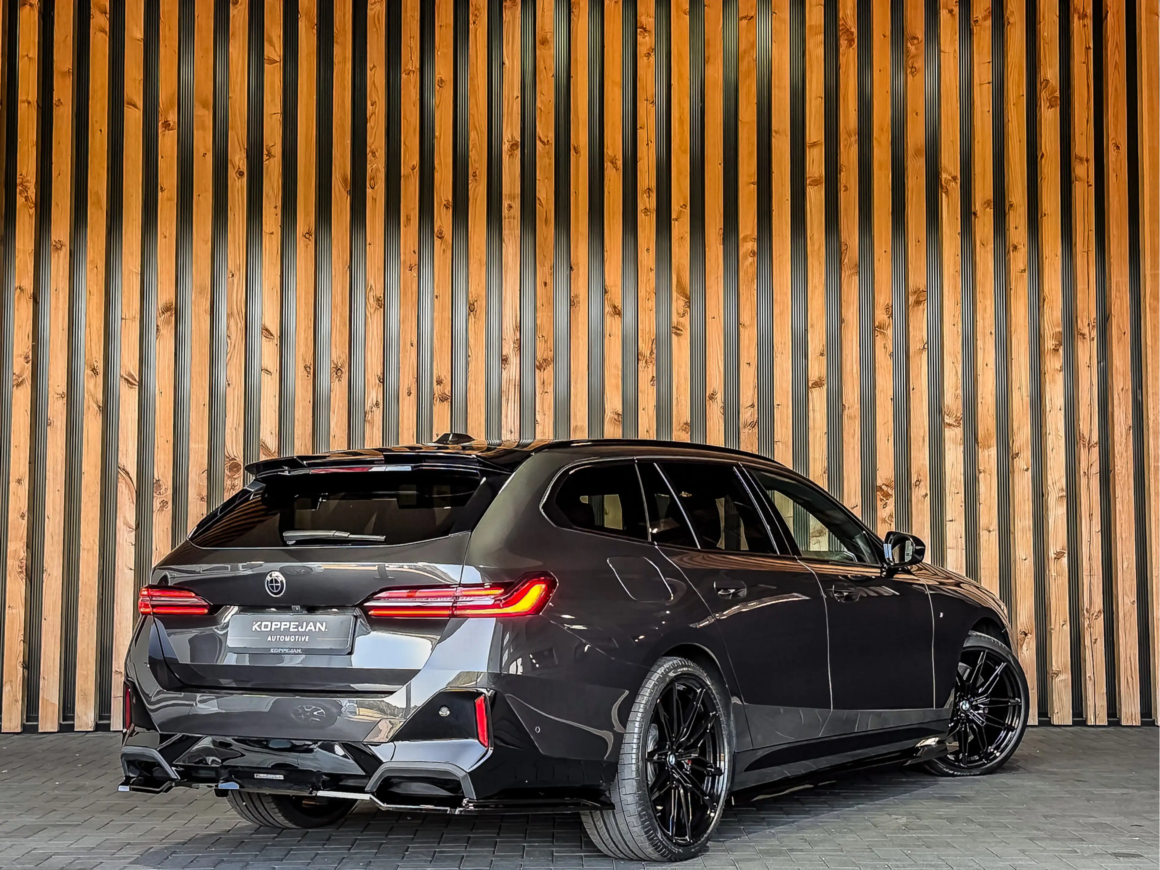 BMW 550 5-serie Touring 550e xDrive 490PK M-Sport | BOWERS — photo 3
