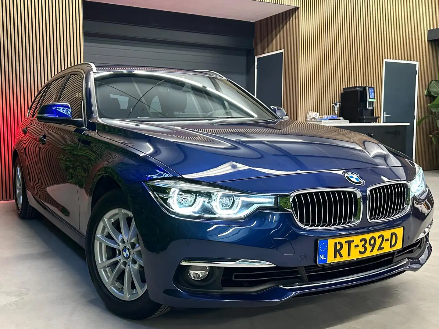 BMW 318 3-serie Touring 318i High Executive / CarPlay / Le plava - 2