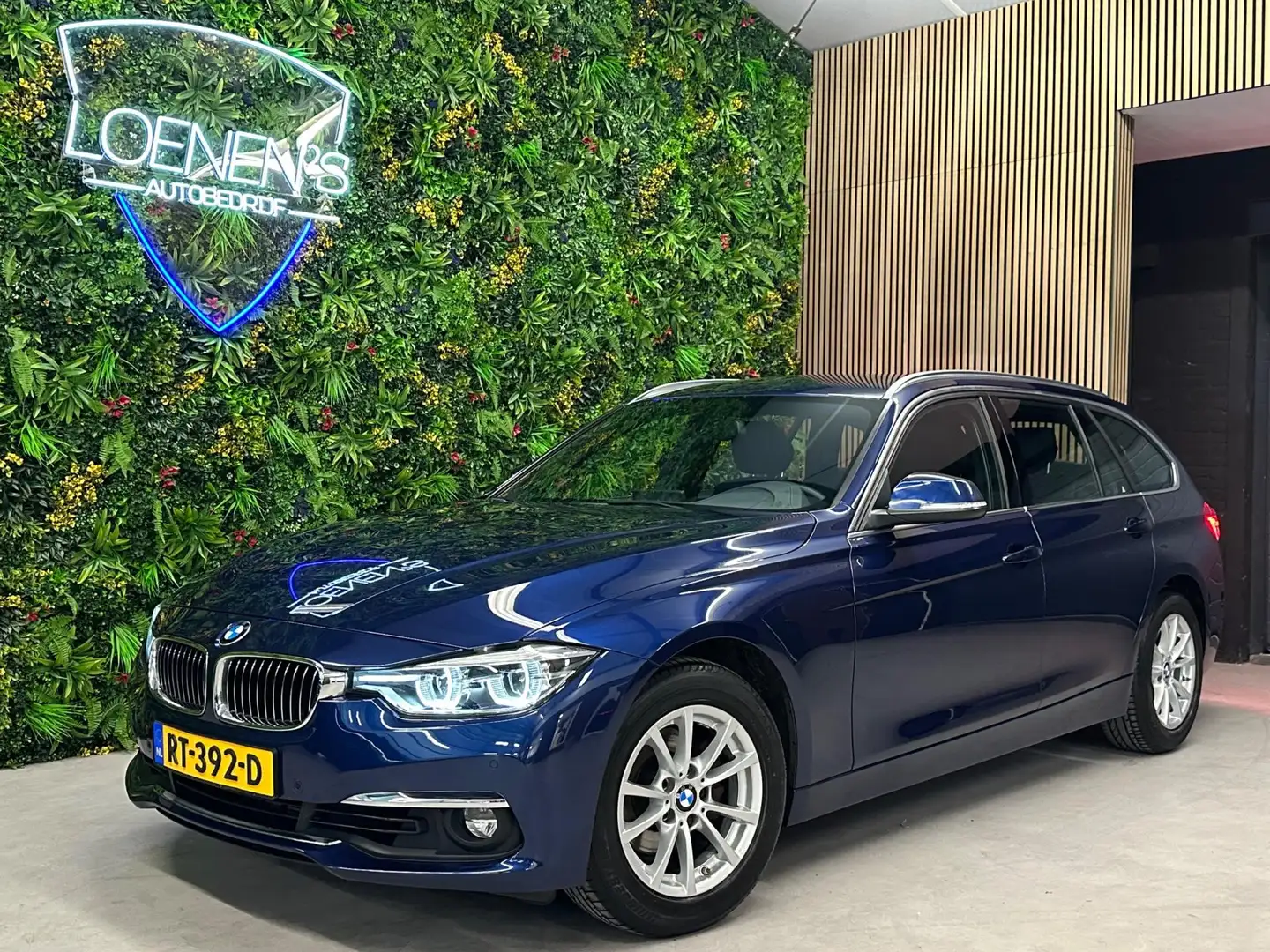 BMW 318 3-serie Touring 318i High Executive / CarPlay / Le plava - 1