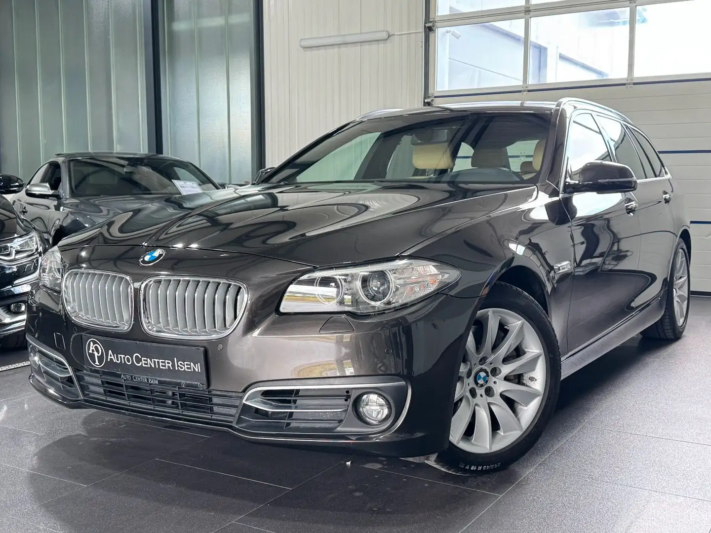 BMW 530 d Touring | AUT | INDIVIDUAL | SHZ | ROLLO Braun - 1