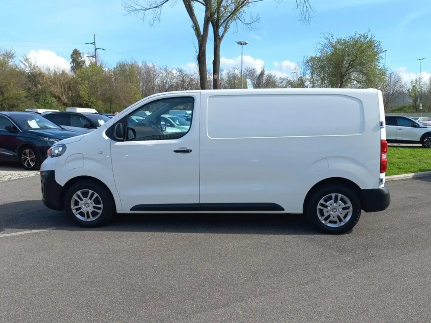 Peugeot Expert 75kwh 136cv Premium Standard bijela - 2