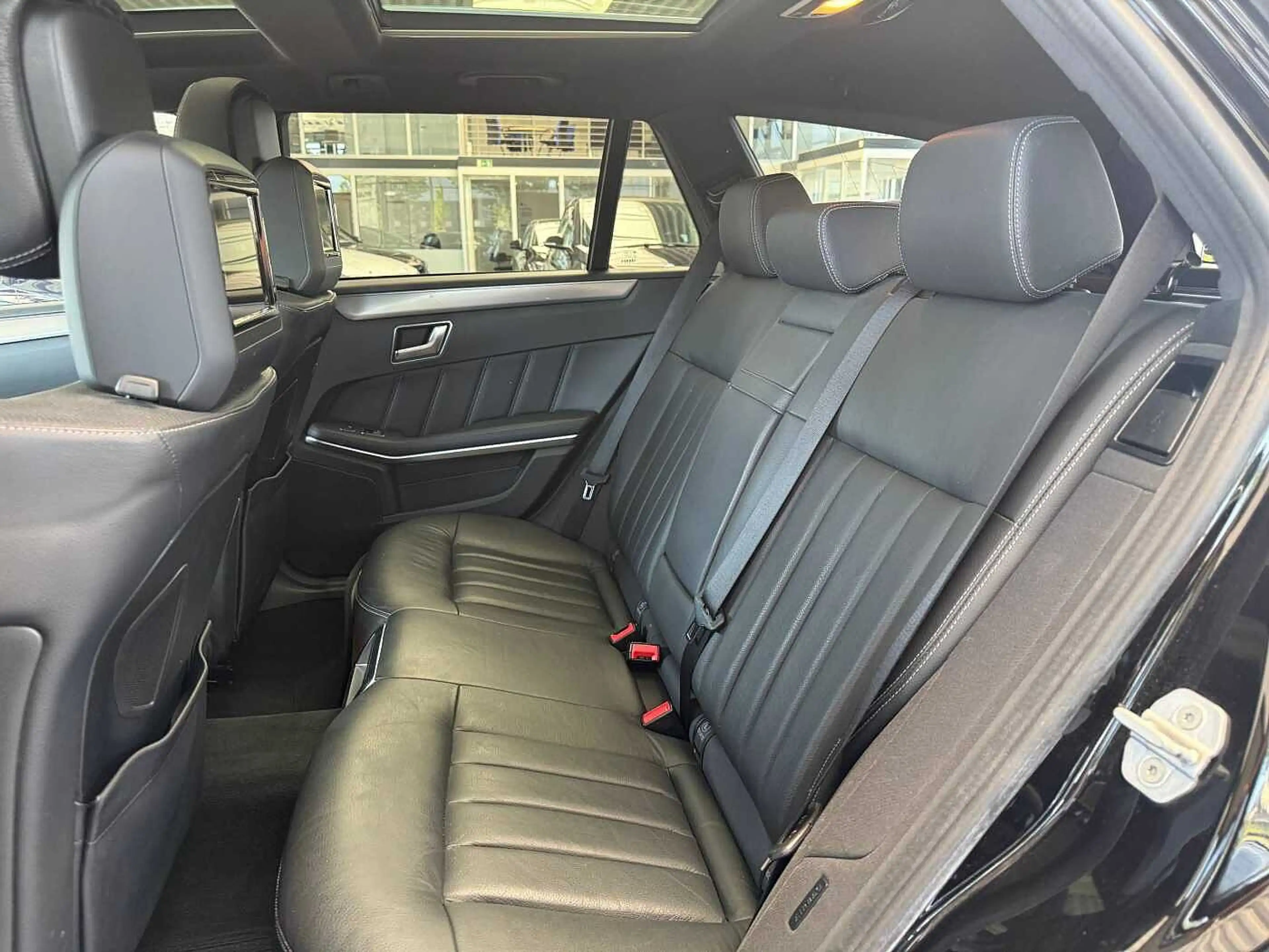 Mercedes-Benz E 350 d 4Matic AHK/PANO/Standheizung/360°Kam — photo 11