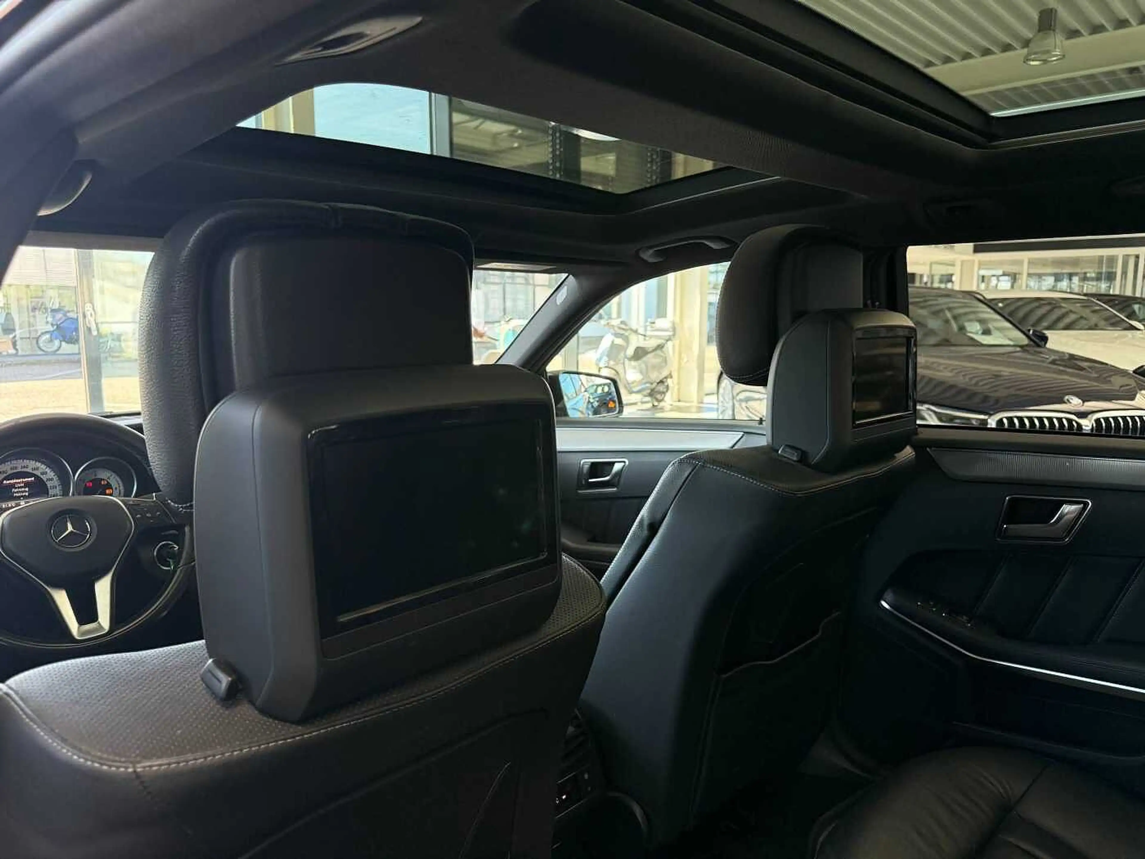 Mercedes-Benz E 350 d 4Matic AHK/PANO/Standheizung/360°Kam — photo 12