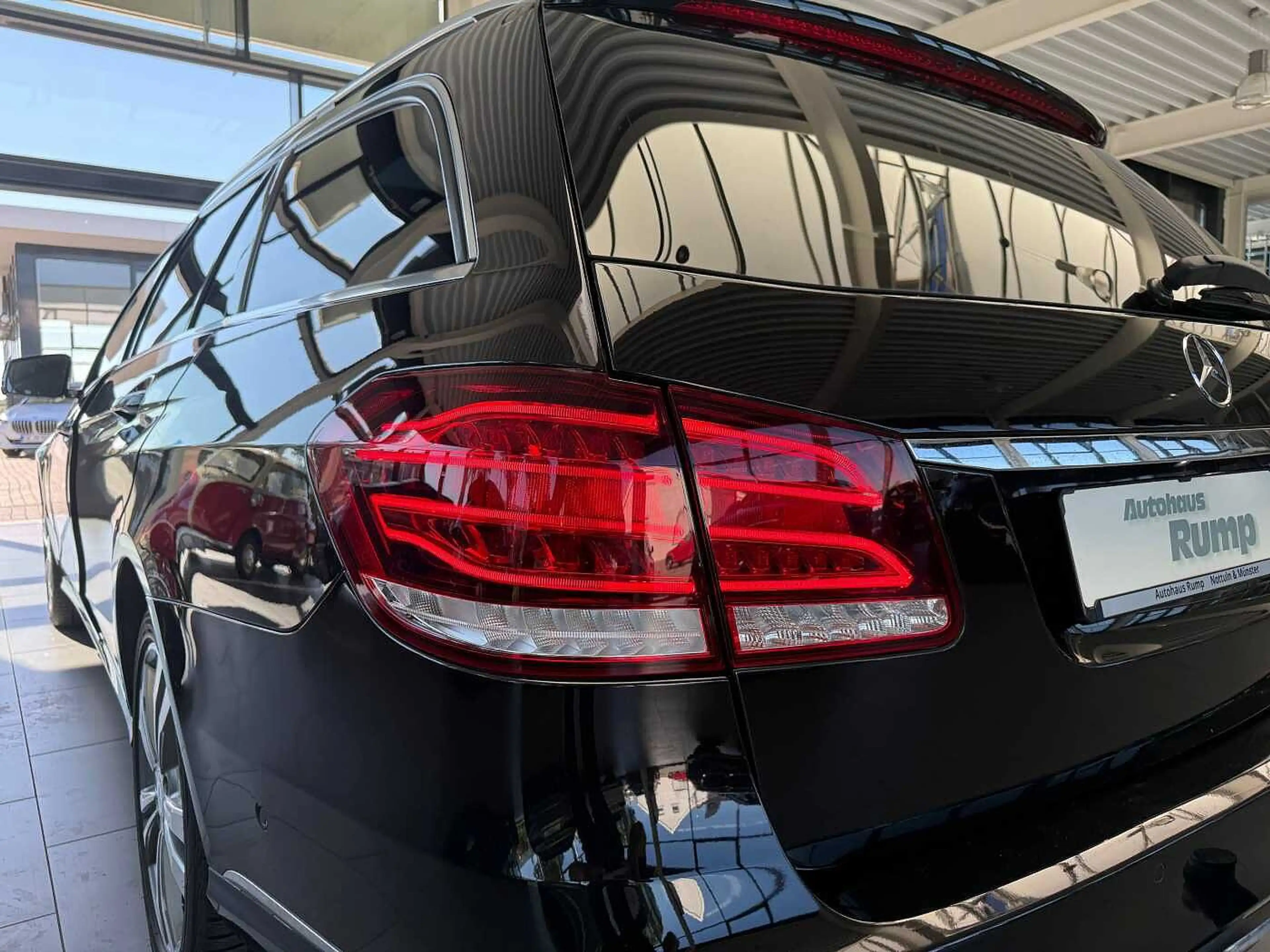 Mercedes-Benz E 350 d 4Matic AHK/PANO/Standheizung/360°Kam — photo 8