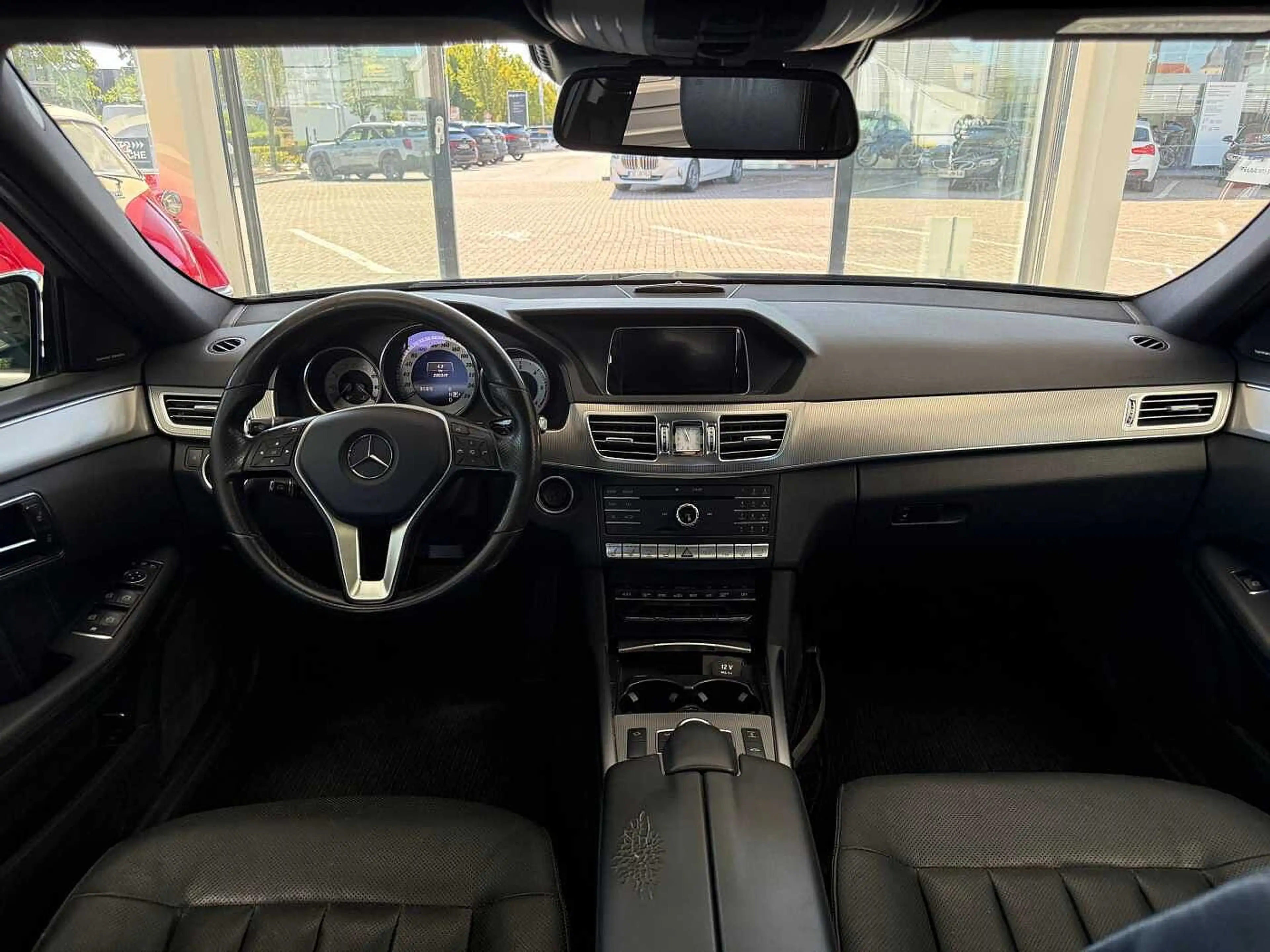 Mercedes-Benz E 350 d 4Matic AHK/PANO/Standheizung/360°Kam — photo 14