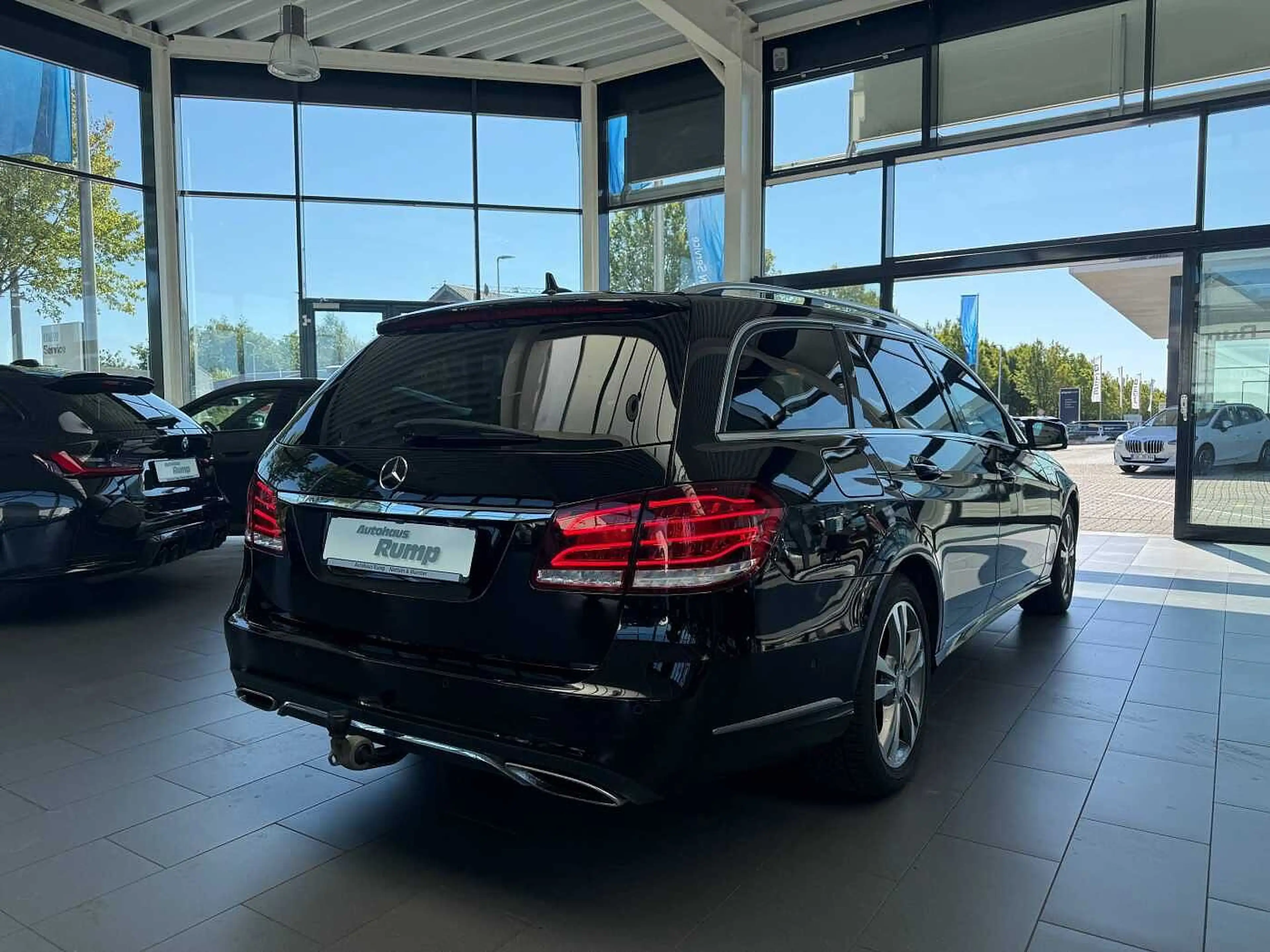 Mercedes-Benz E 350 d 4Matic AHK/PANO/Standheizung/360°Kam — photo 5