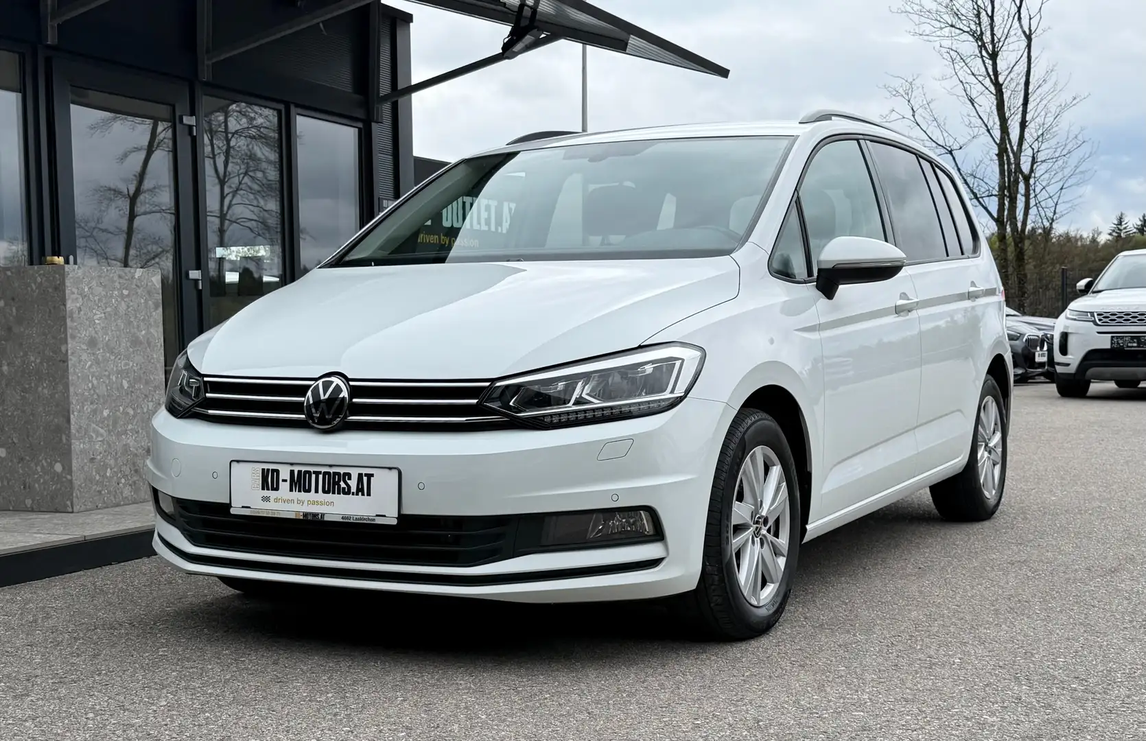 Volkswagen Touran Comfortline 2,0 TDI SCR DSG *1.Besitz*AHK*ACC*LED* Weiß - 1