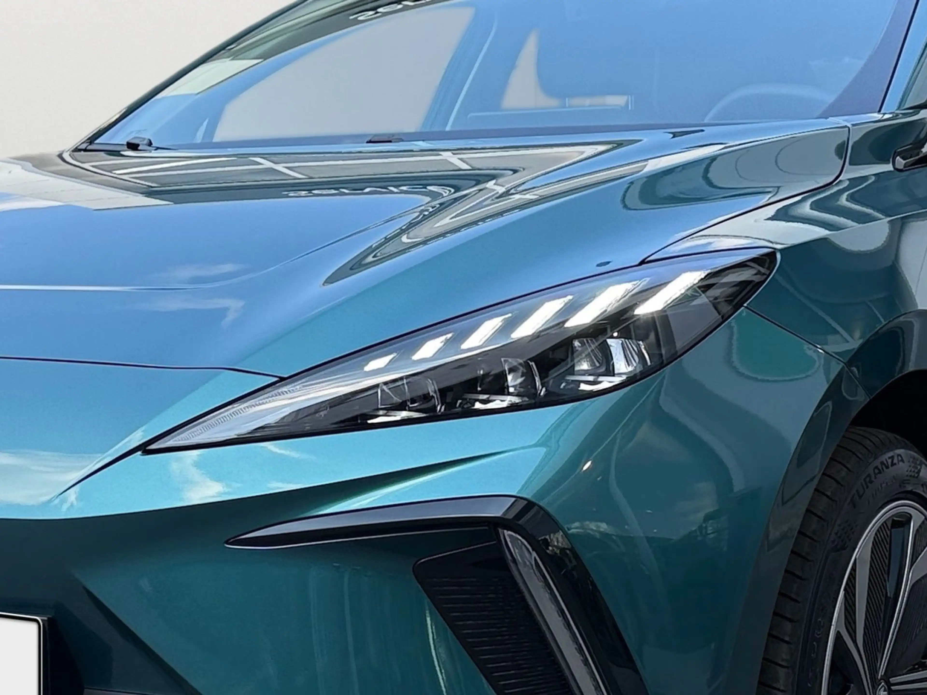 MG MG4 EV 64 kWh Premium - LED CarPlay ACC — photo 5