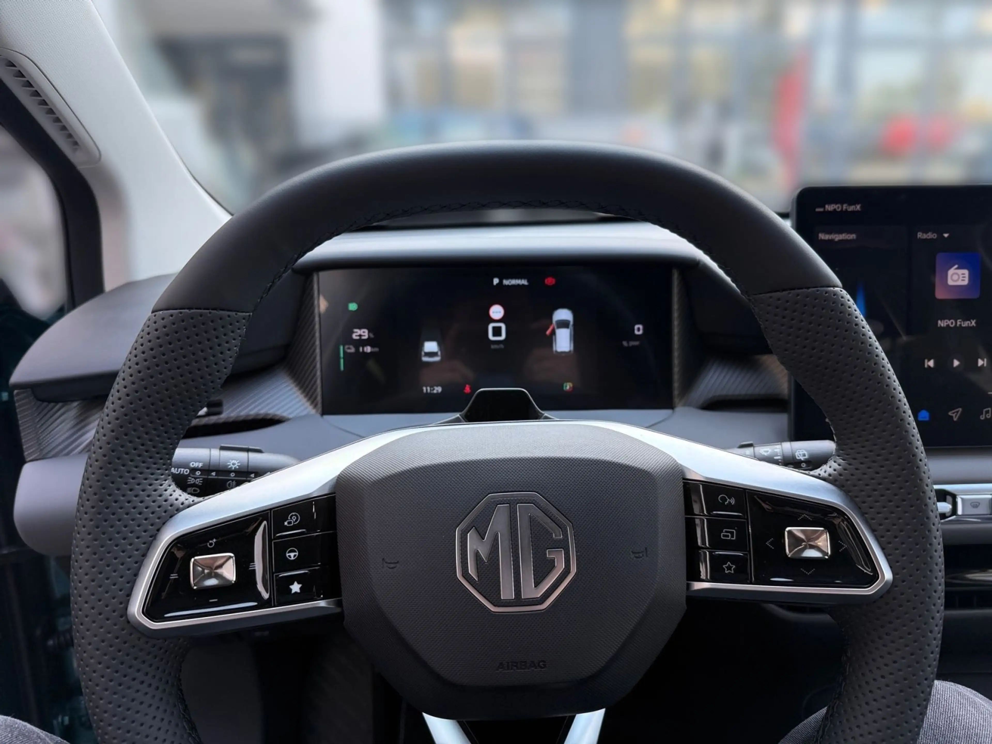 MG MG4 EV 64 kWh Premium - LED CarPlay ACC — photo 8