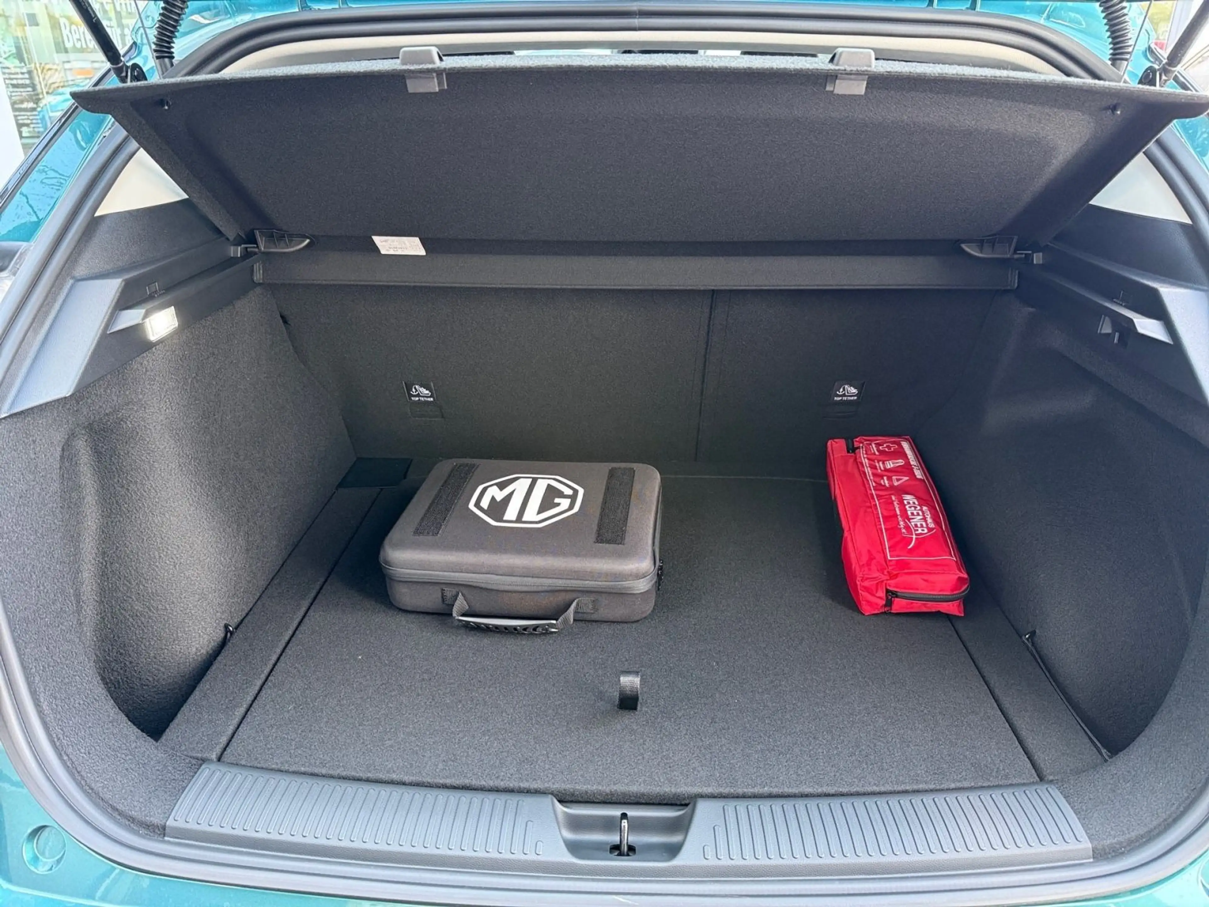 MG MG4 EV 64 kWh Premium - LED CarPlay ACC — photo 12