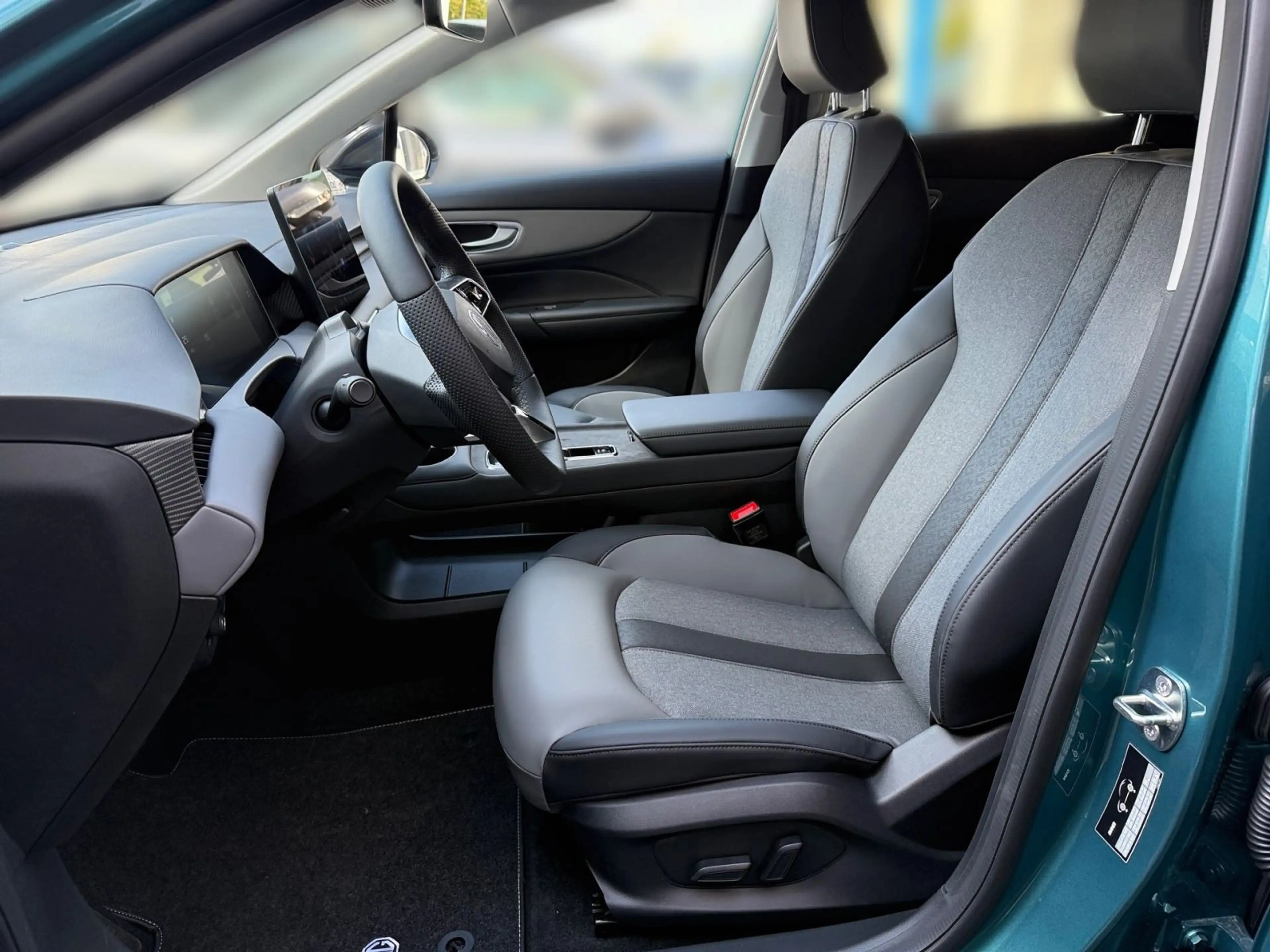MG MG4 EV 64 kWh Premium - LED CarPlay ACC — photo 7