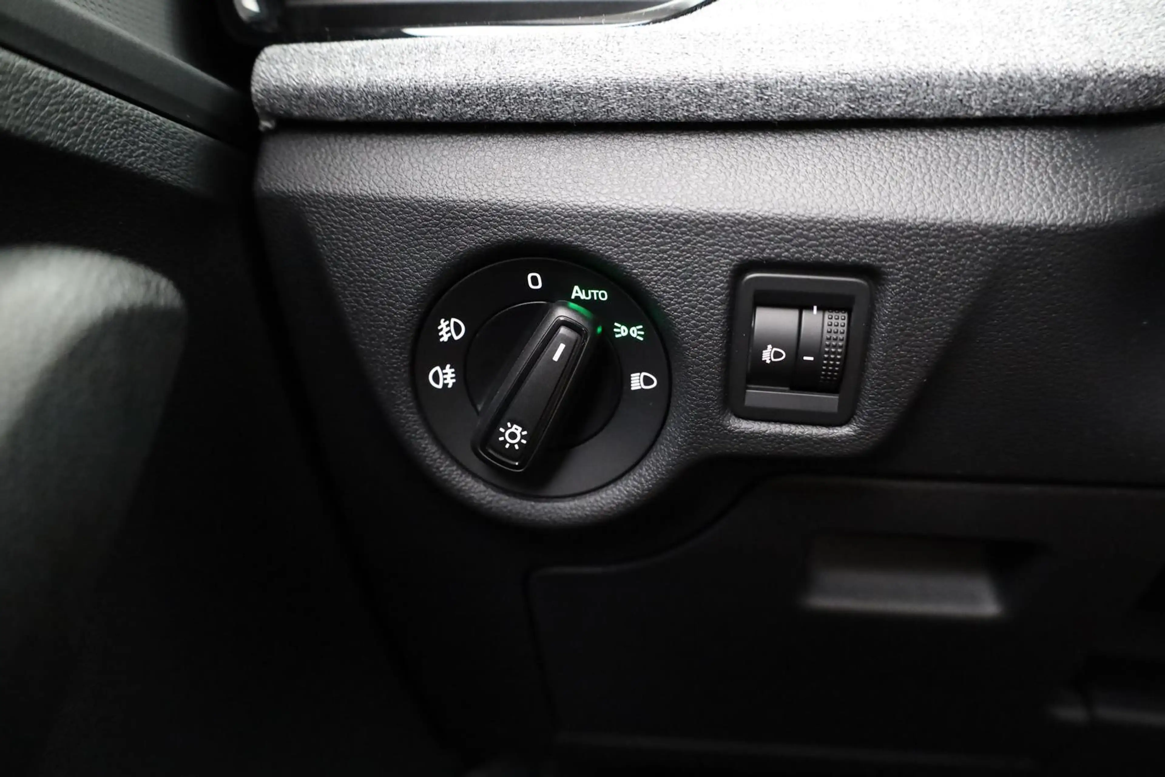 Skoda Kamiq Selection 1.5 TSI DSG Selection, AHK, LED, Kame... — photo 8