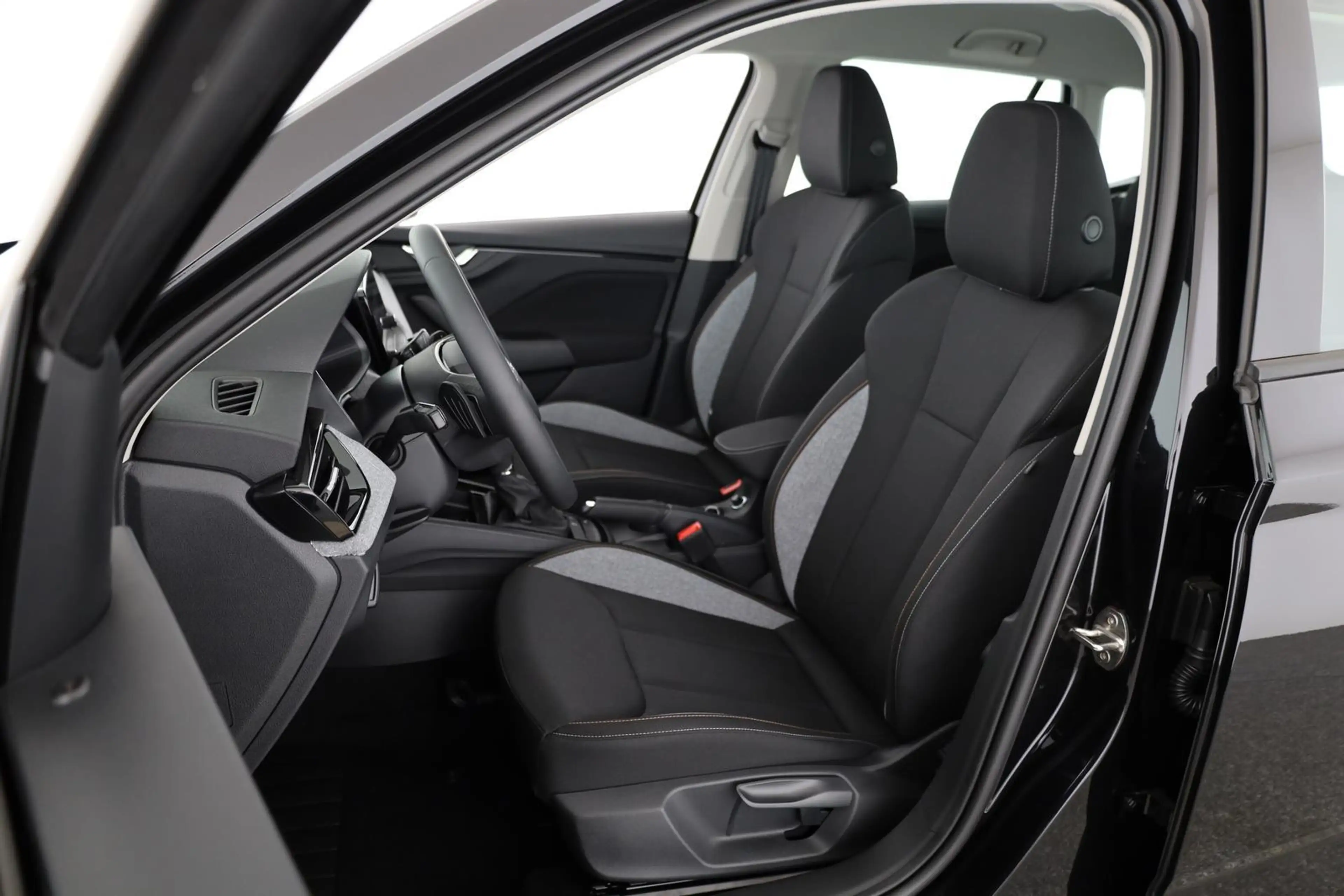Skoda Kamiq Selection 1.5 TSI DSG Selection, AHK, LED, Kame... — photo 10
