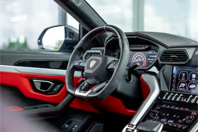 Lamborghini Urus view 18