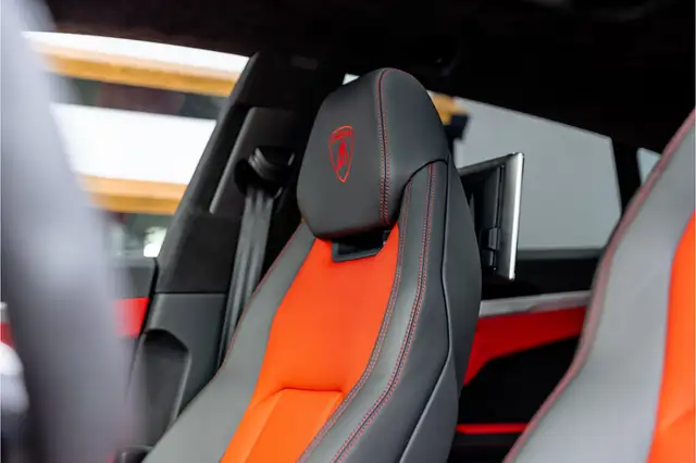 Lamborghini Urus view 11