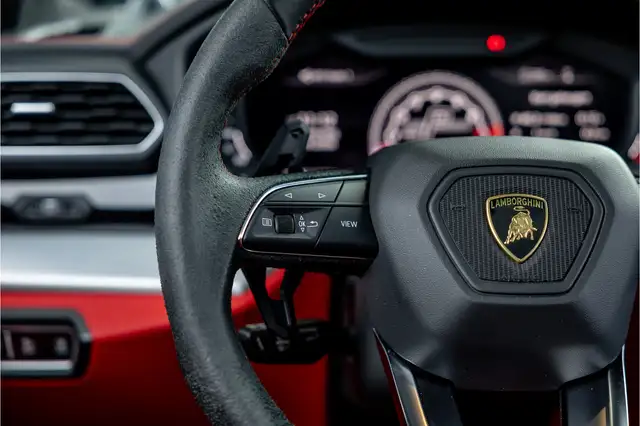 Lamborghini Urus view 23