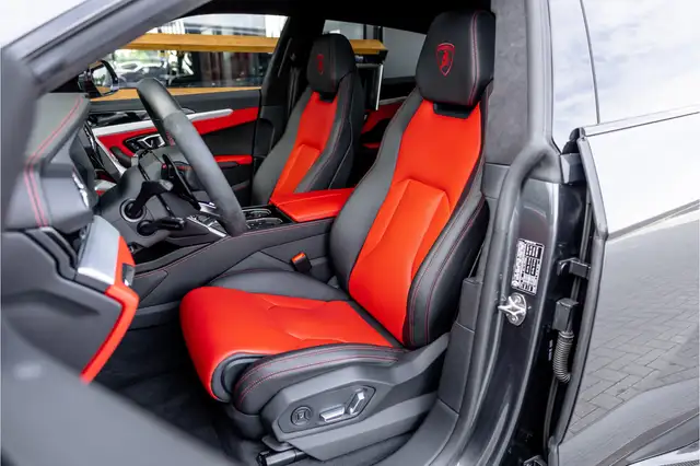 Lamborghini Urus view 8