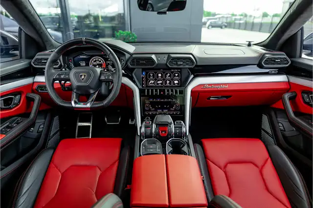 Lamborghini Urus view 16