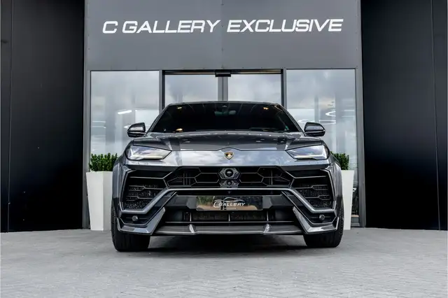 Lamborghini Urus view 2