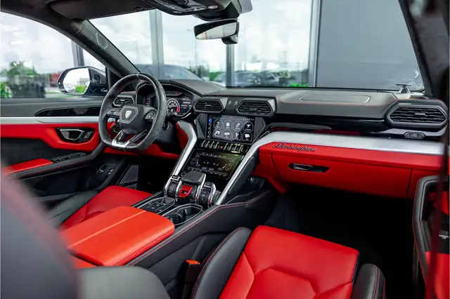Lamborghini Urus view 17