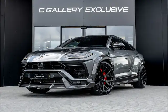 Lamborghini Urus view 3