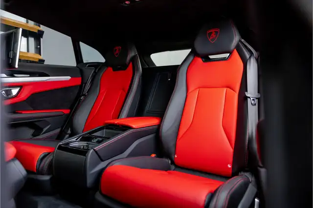 Lamborghini Urus view 13