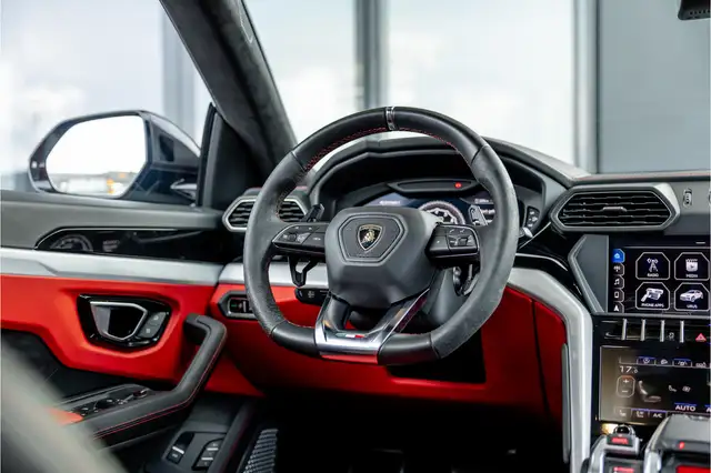 Lamborghini Urus view 19