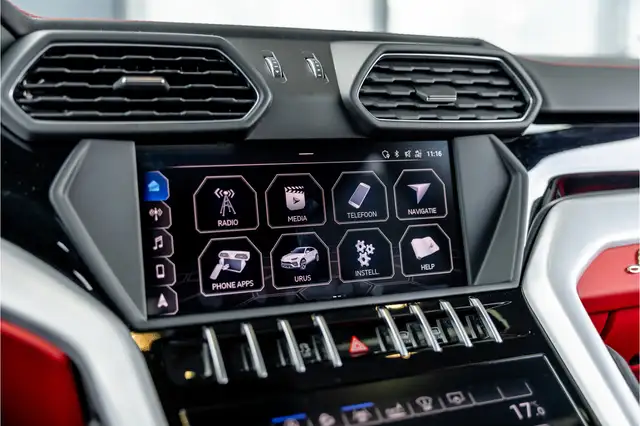 Lamborghini Urus view 30